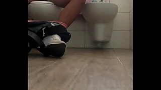 Beccato a masturbarsi spio ragazzo orgasmo reale